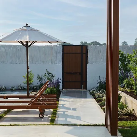 Ashta - Nora 2 * Φετιγιέ